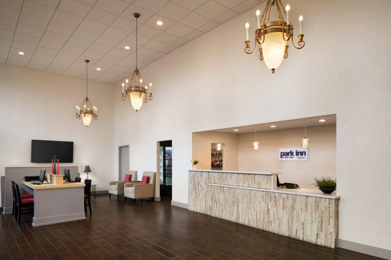 Ramada By Wyndham Uniontown Hotel Екстериор снимка