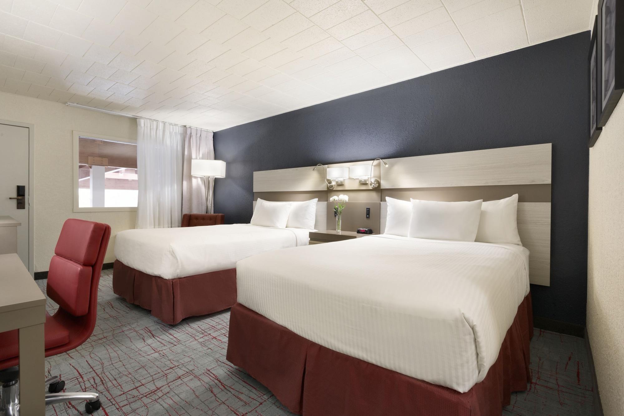 Ramada By Wyndham Uniontown Hotel Екстериор снимка
