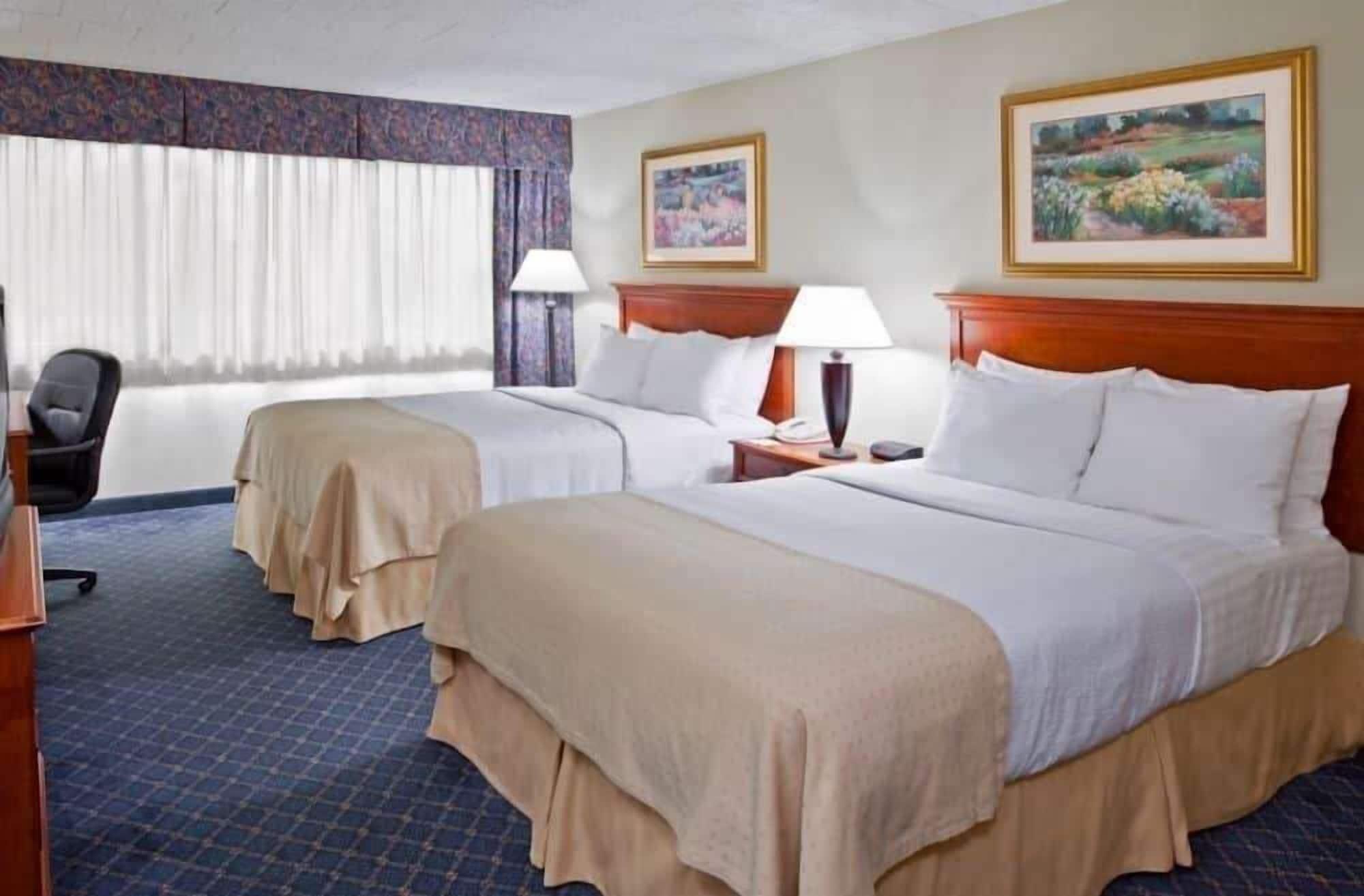 Ramada By Wyndham Uniontown Hotel Екстериор снимка