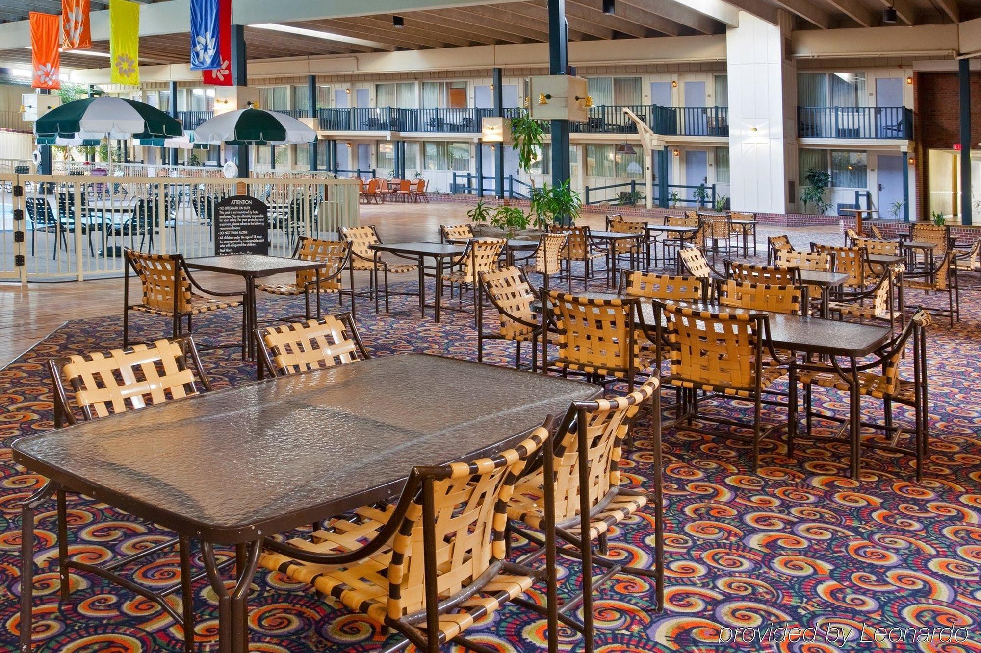 Ramada By Wyndham Uniontown Hotel Ресторант снимка