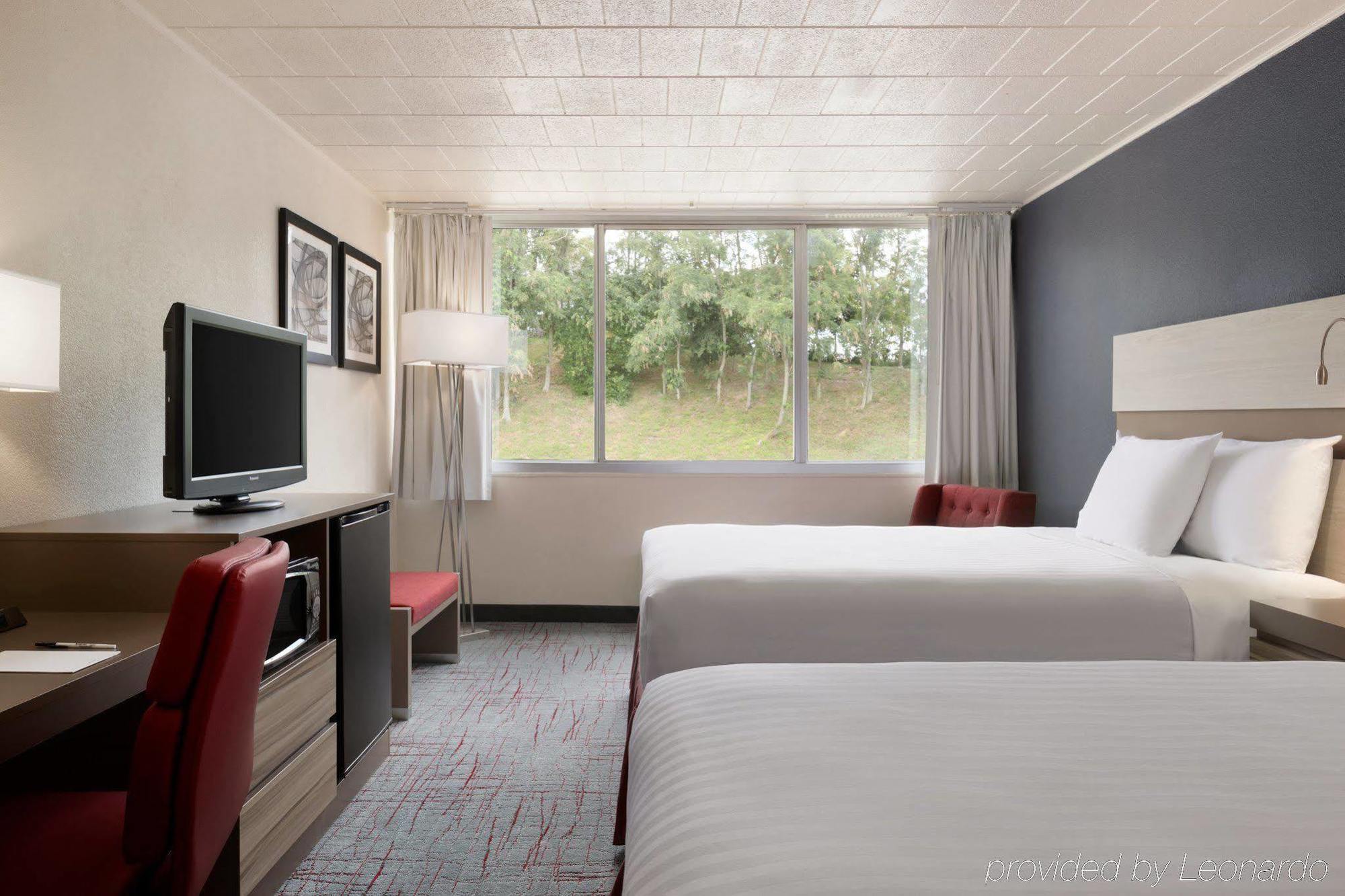 Ramada By Wyndham Uniontown Hotel Екстериор снимка