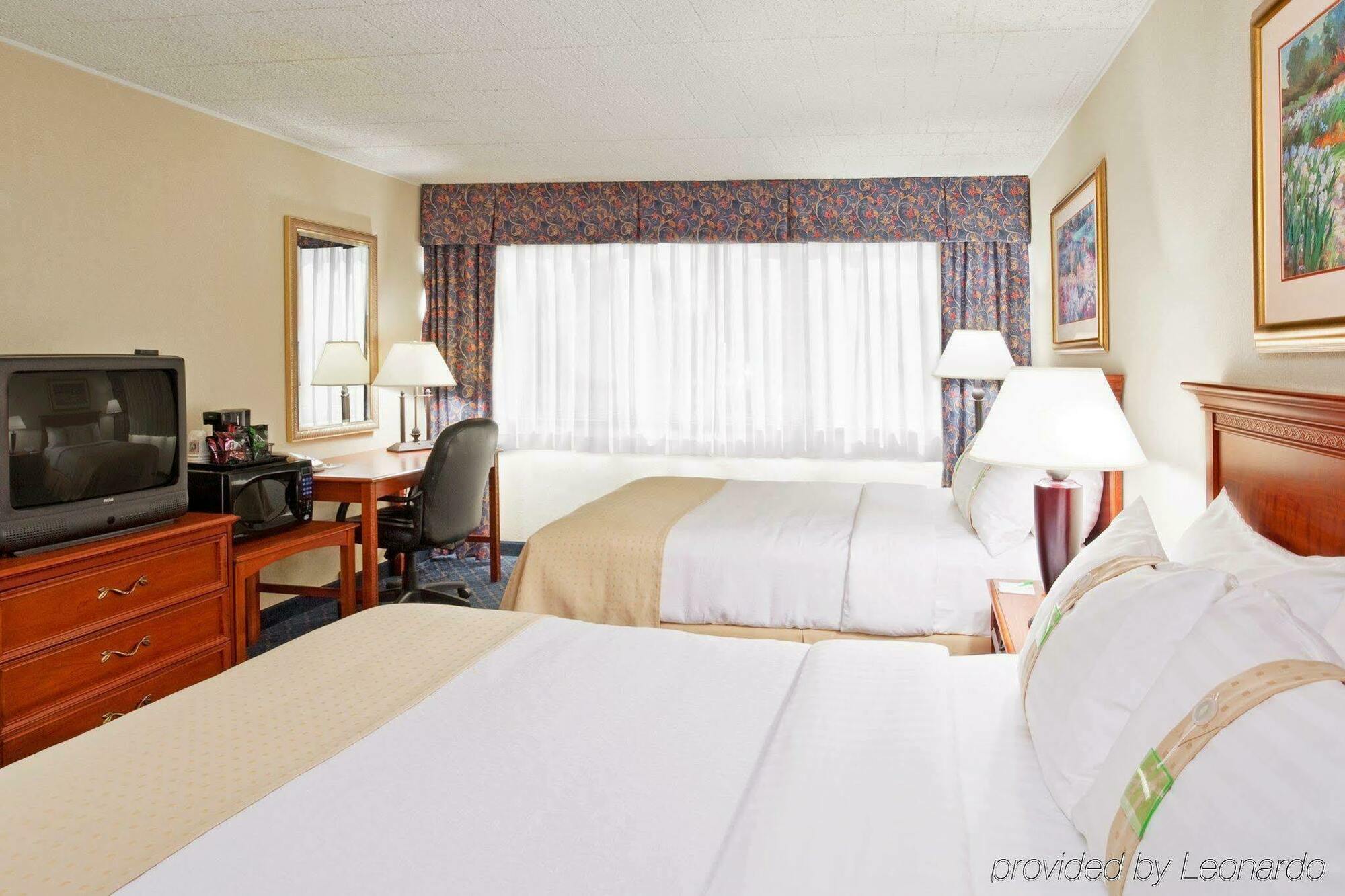Ramada By Wyndham Uniontown Hotel Екстериор снимка